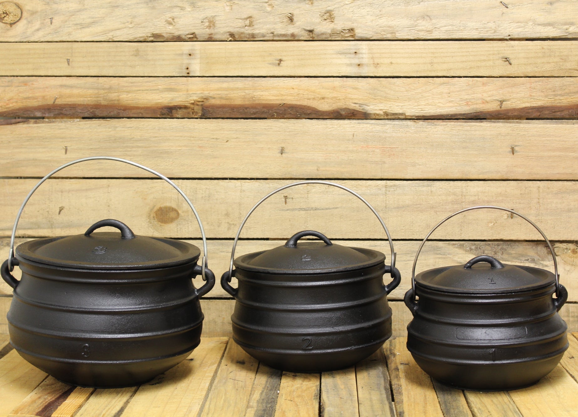 5 Quart Flat Bottom Cauldron - 13 Moons