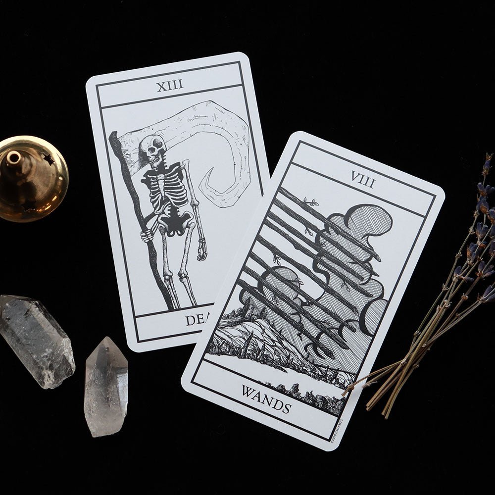 Bianco Nero Tarot Deck - 13 Moons