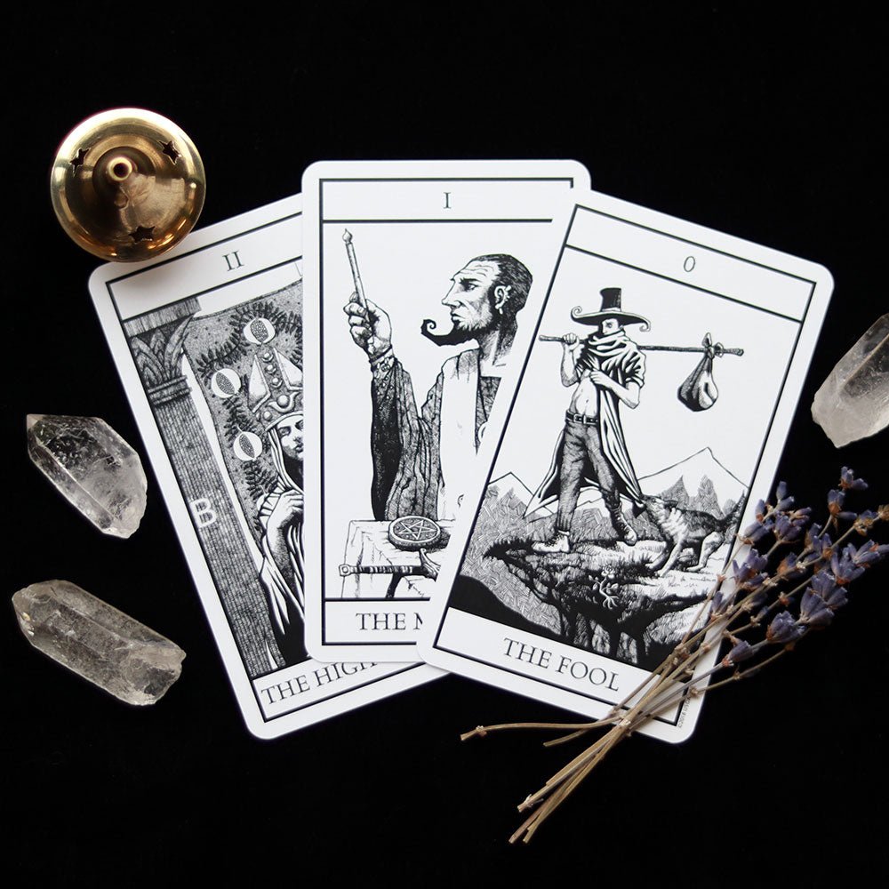 Bianco Nero Tarot Deck - 13 Moons