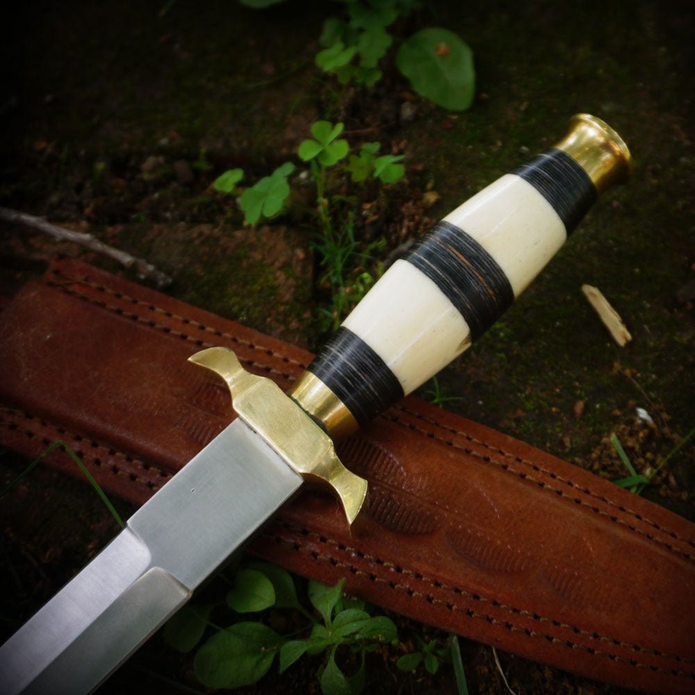 Black and White Athame - 13 Moons